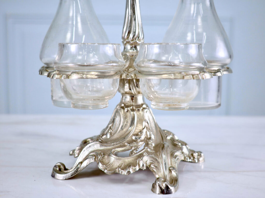 Антикварний крует