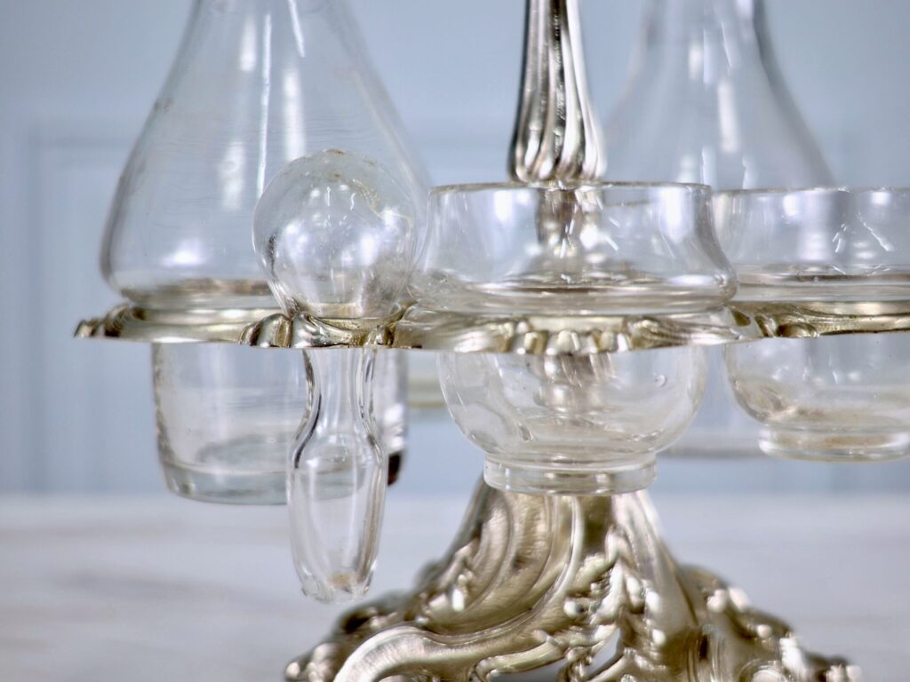 Антикварний крует