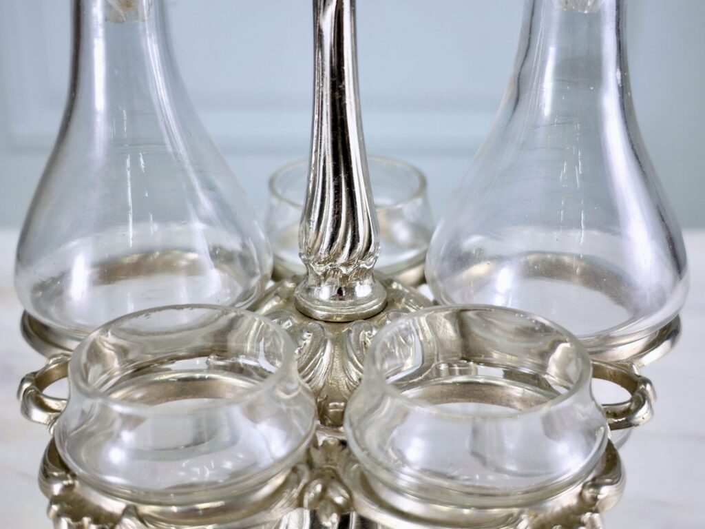 Антикварний крует