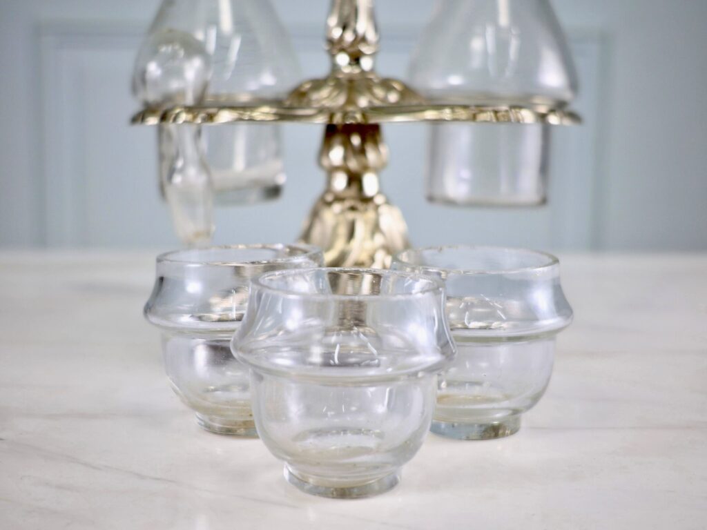 Антикварний крует