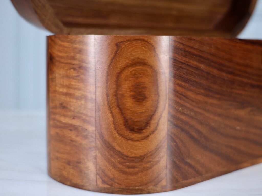 Антикварна дерев'яна шкатулка