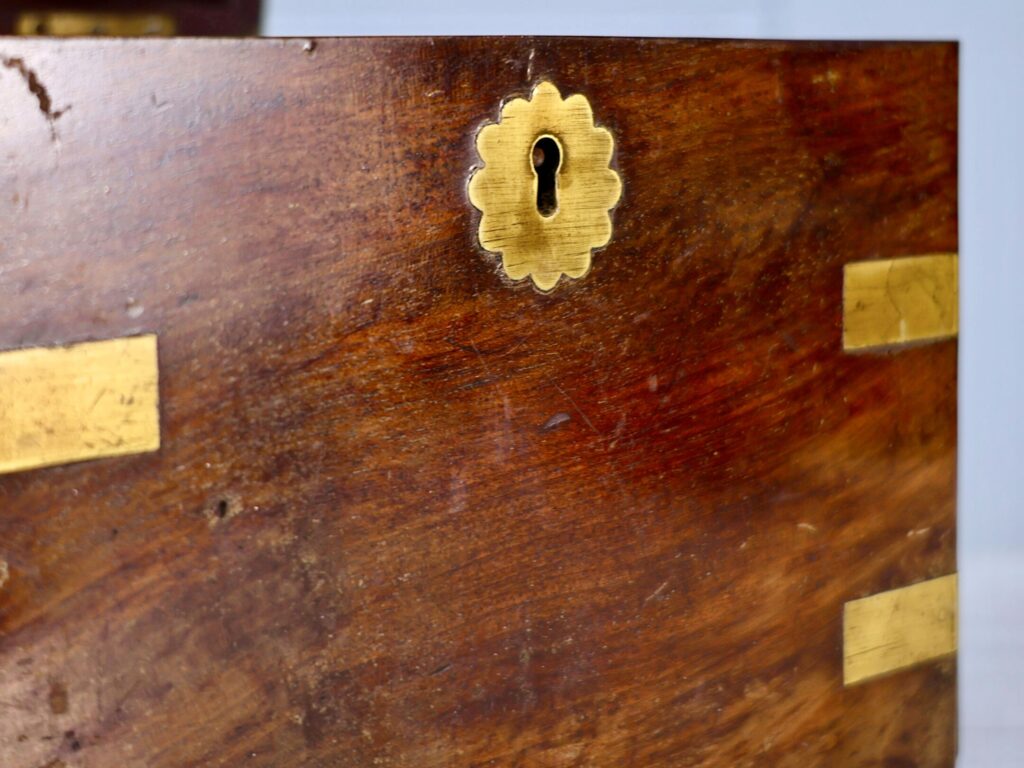 Антикварний дорожній кейс