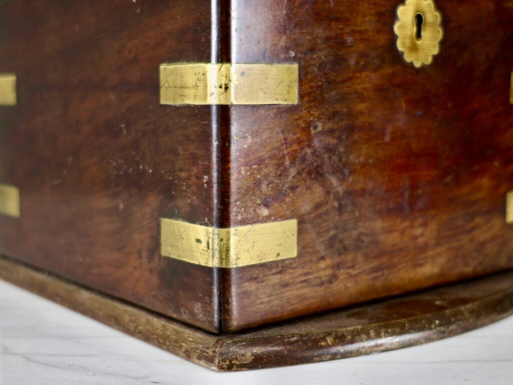 Антикварний дорожній кейс