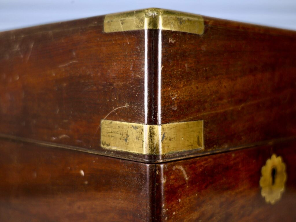 Антикварний дорожній кейс