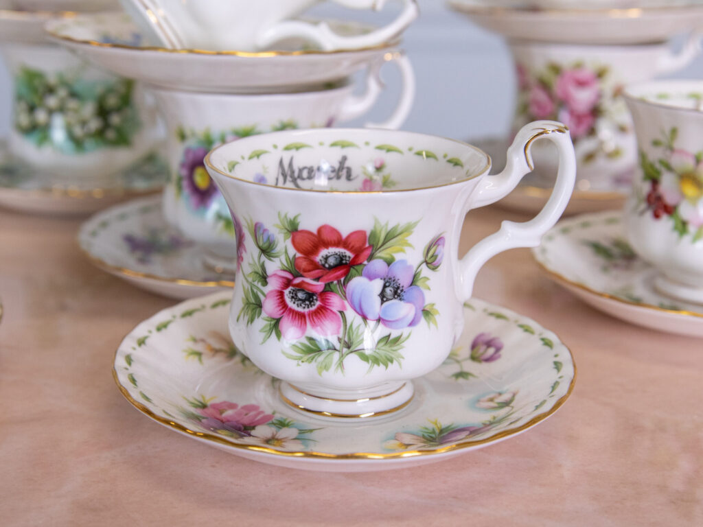 Винтажные чайные пары «Цветочные месяцы», Royal Albert