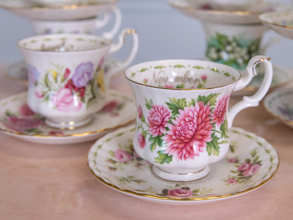 Винтажные чайные пары «Цветочные месяцы», Royal Albert