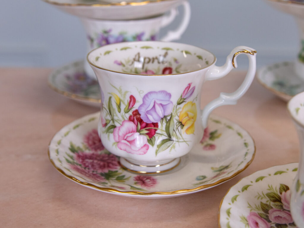 Винтажные чайные пары «Цветочные месяцы», Royal Albert