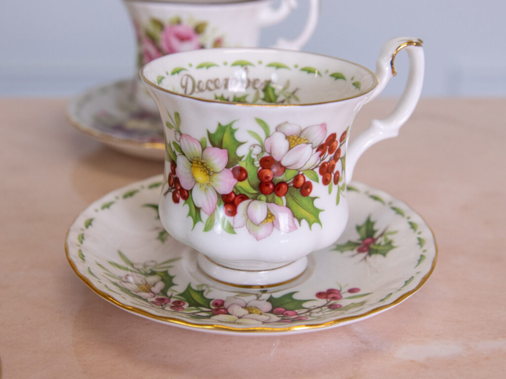 Винтажные чайные пары «Цветочные месяцы», Royal Albert