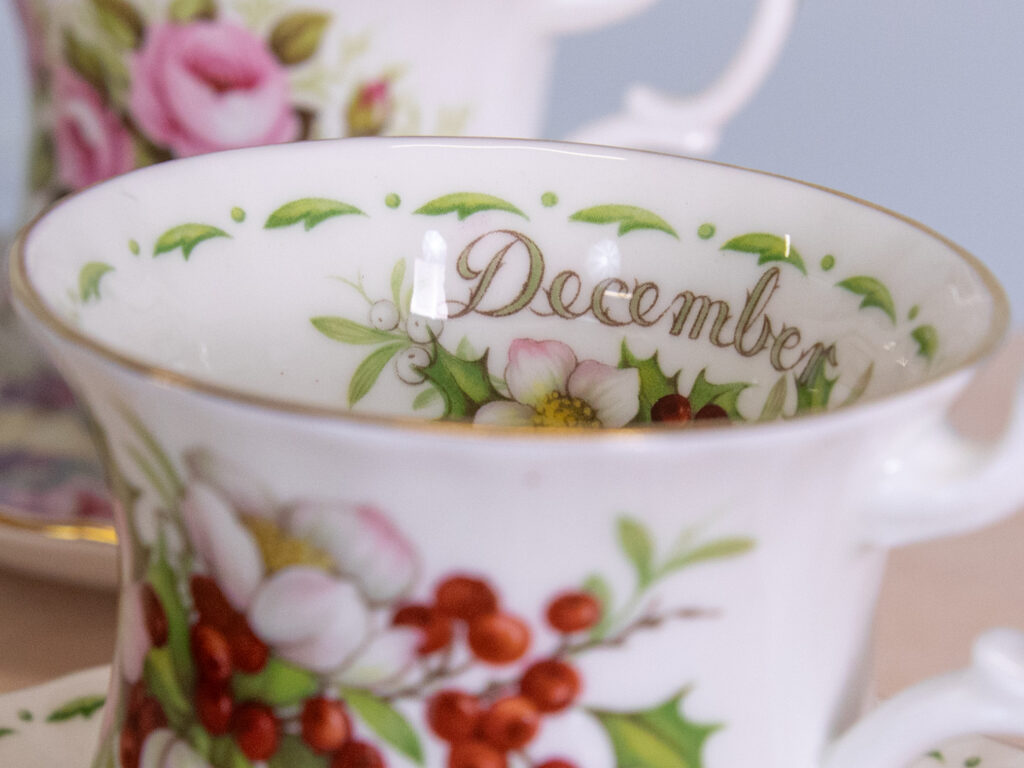 Винтажные чайные пары «Цветочные месяцы», Royal Albert