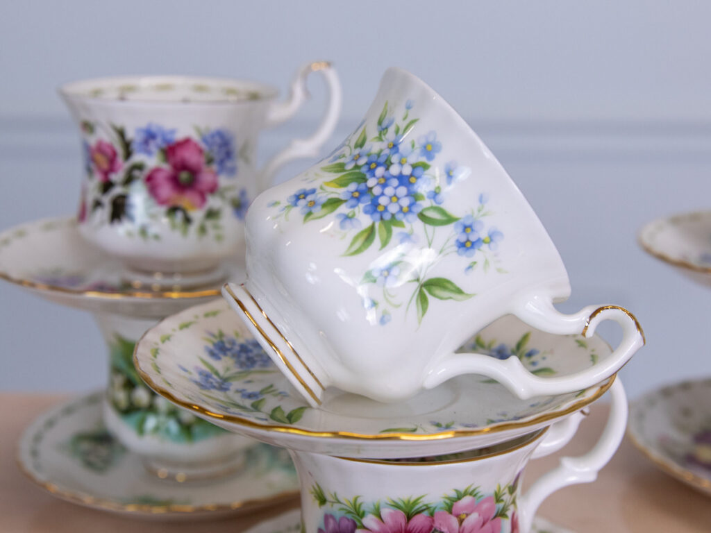 Винтажные чайные пары «Цветочные месяцы», Royal Albert