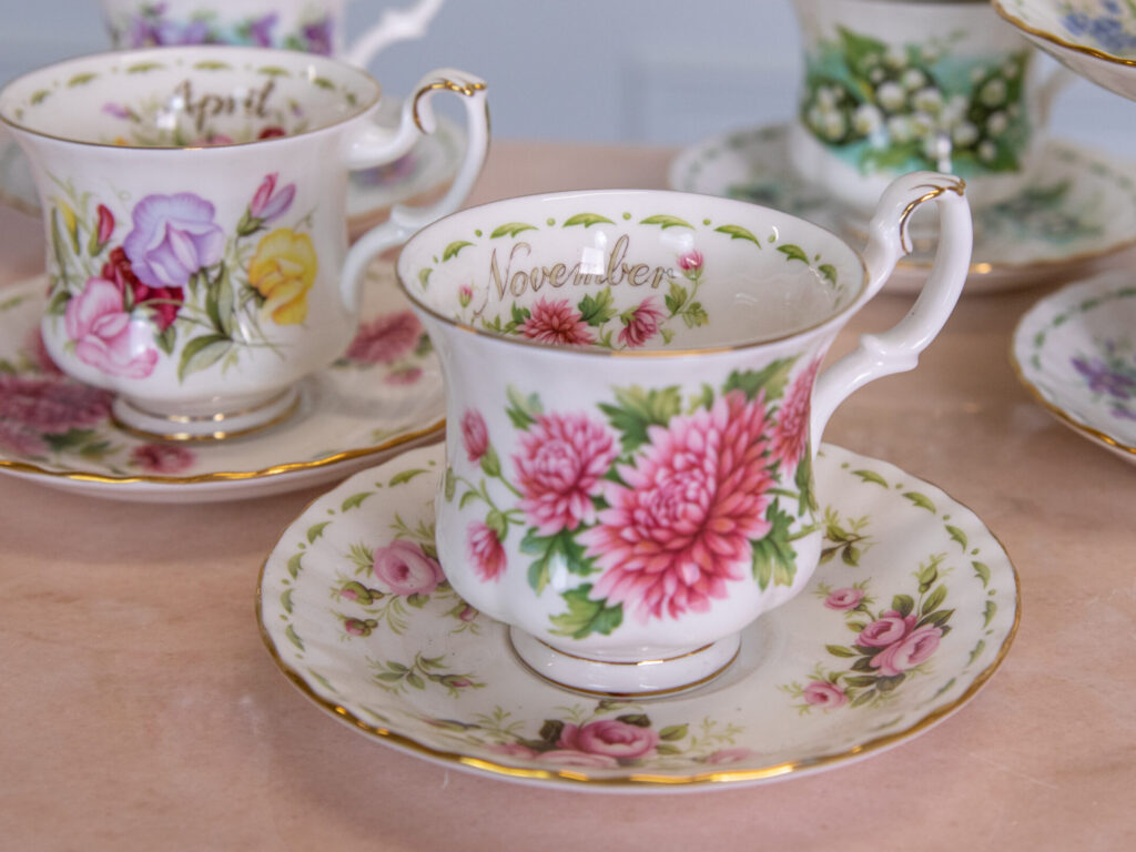 Винтажные чайные пары «Цветочные месяцы», Royal Albert