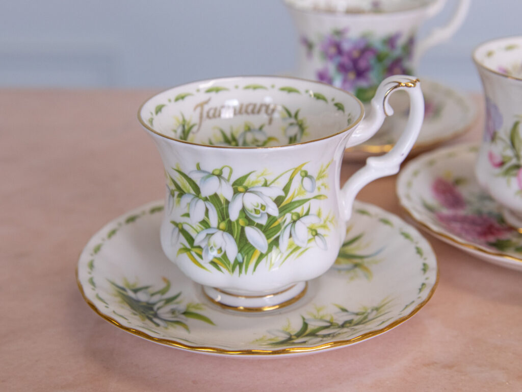 Винтажные чайные пары «Цветочные месяцы», Royal Albert