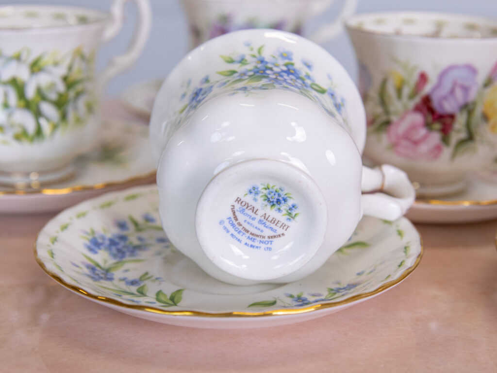 Винтажные чайные пары «Цветочные месяцы», Royal Albert