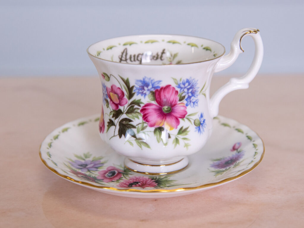 Винтажные чайные пары «Цветочные месяцы», Royal Albert