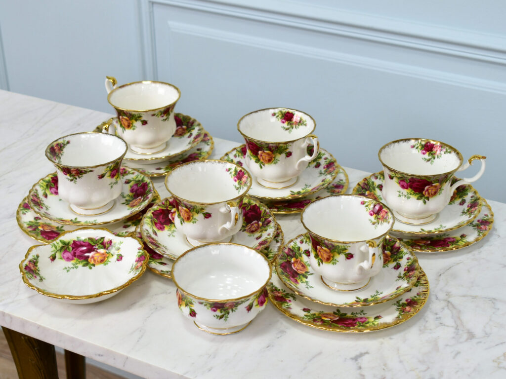 Чайный сервиз «Old Country Roses», Royal Albert