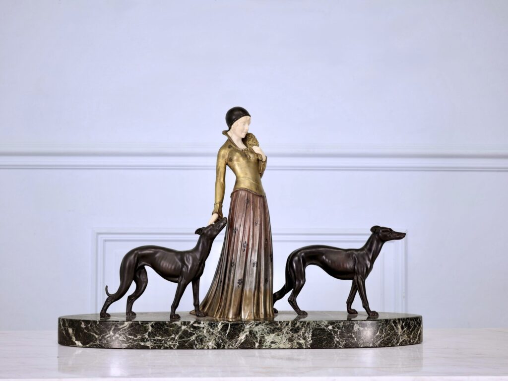 Вінтажна скульптура «Дама з хортами», Demeter H. Chiparus