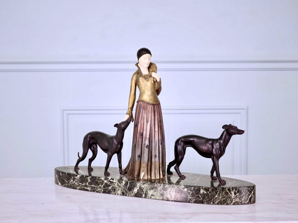 Вінтажна скульптура «Дама з хортами», Demeter H. Chiparus