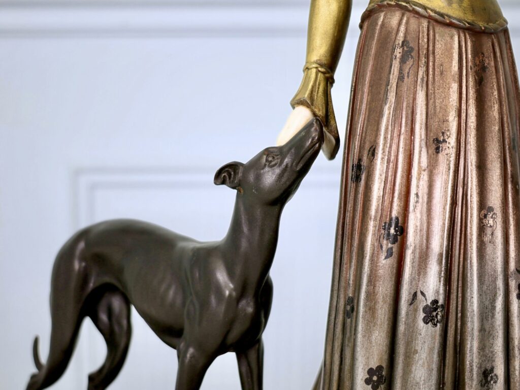 Вінтажна скульптура «Дама з хортами», Demeter H. Chiparus