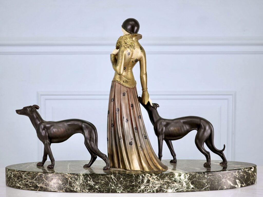 Вінтажна скульптура «Дама з хортами», Demeter H. Chiparus