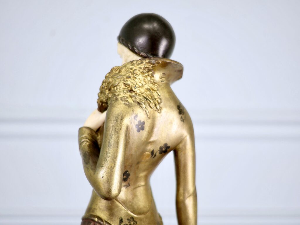 Вінтажна скульптура «Дама з хортами», Demeter H. Chiparus