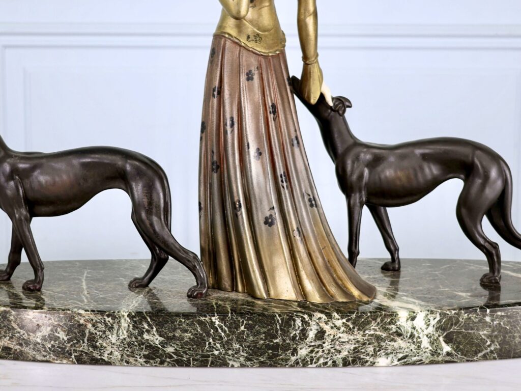 Вінтажна скульптура «Дама з хортами», Demeter H. Chiparus