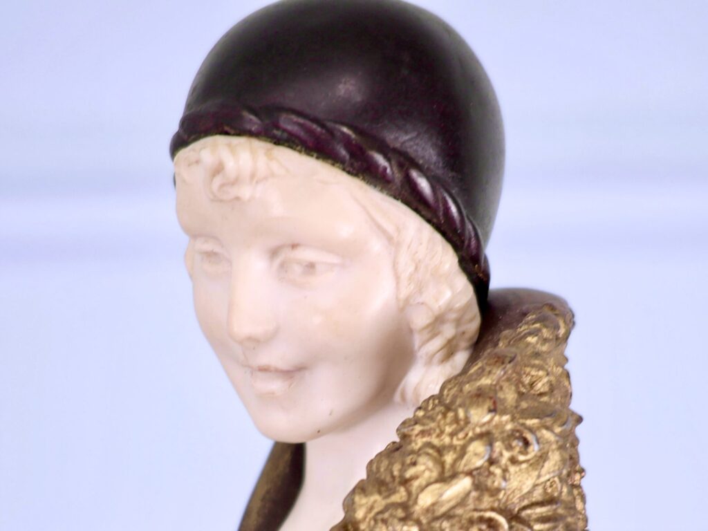 Вінтажна скульптура «Дама з хортами», Demeter H. Chiparus