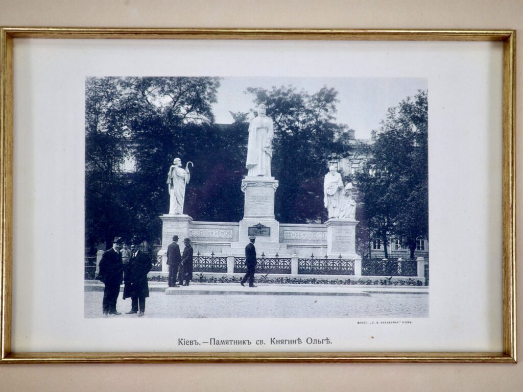 Антикварна фотографія «Київ. Пам'ятник святій княгині Ользі»