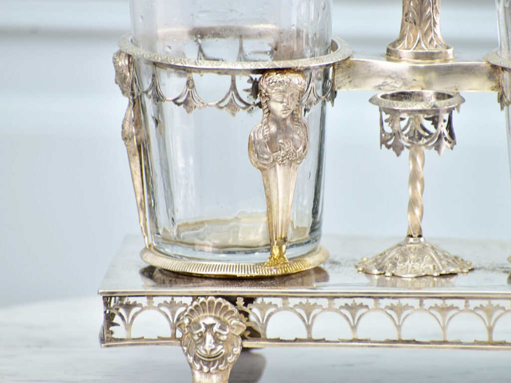 Антикварний крует