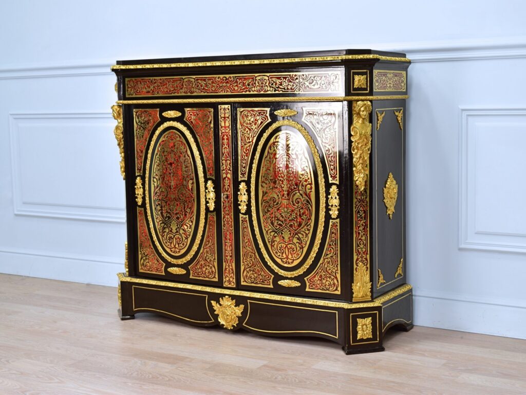 Антикварний комод у стилі Буль (Boulle)
