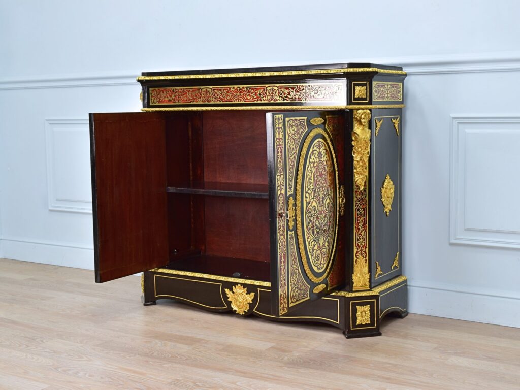 Антикварний комод у стилі Буль (Boulle)