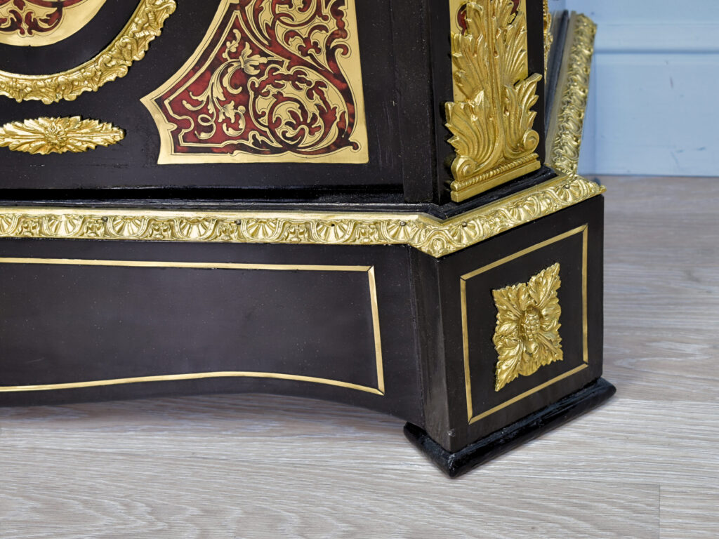 Антикварний комод у стилі Буль (Boulle)
