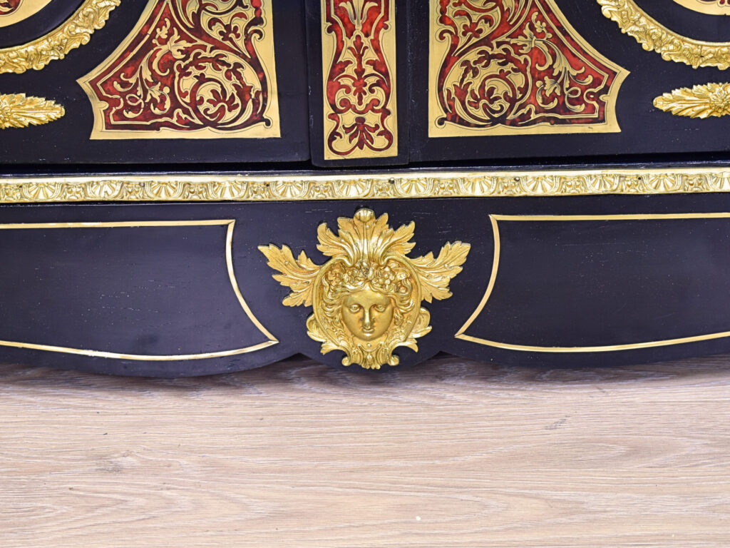 Антикварний комод у стилі Буль (Boulle)