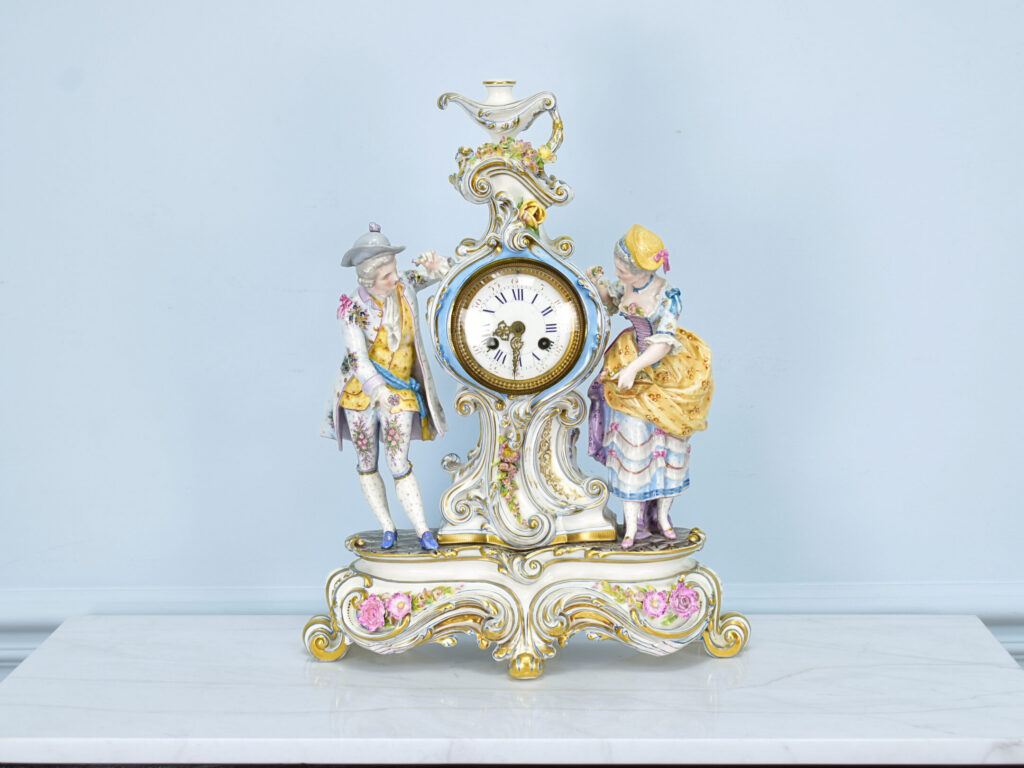 Антикварний камінний годинник в стилі Meissen