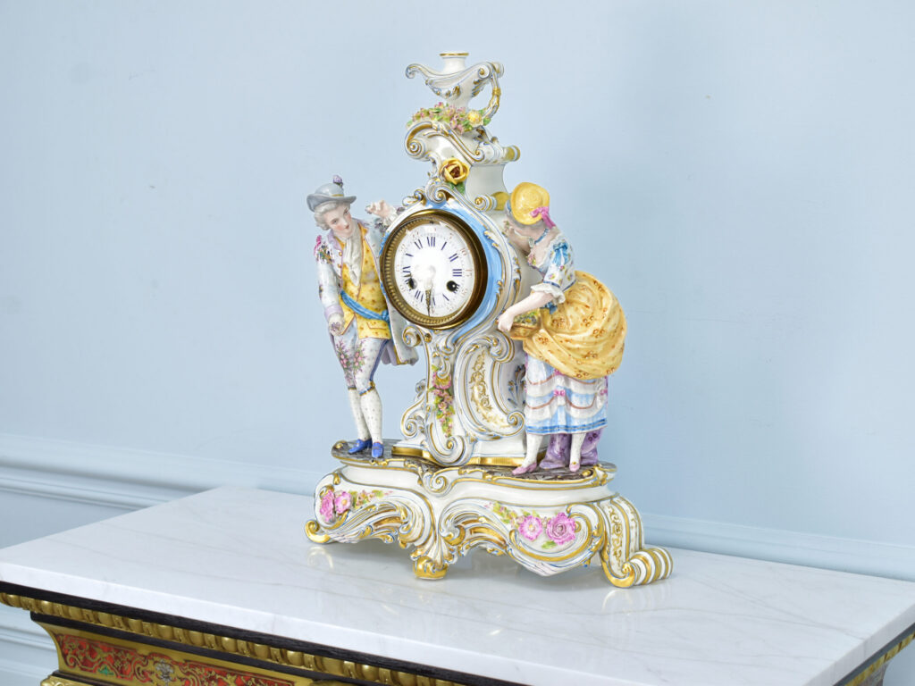 Антикварний камінний годинник в стилі Meissen