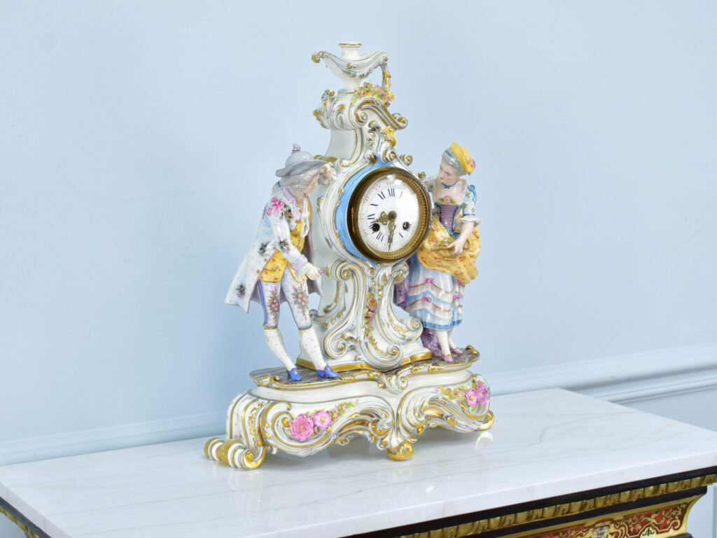 Антикварний камінний годинник в стилі Meissen