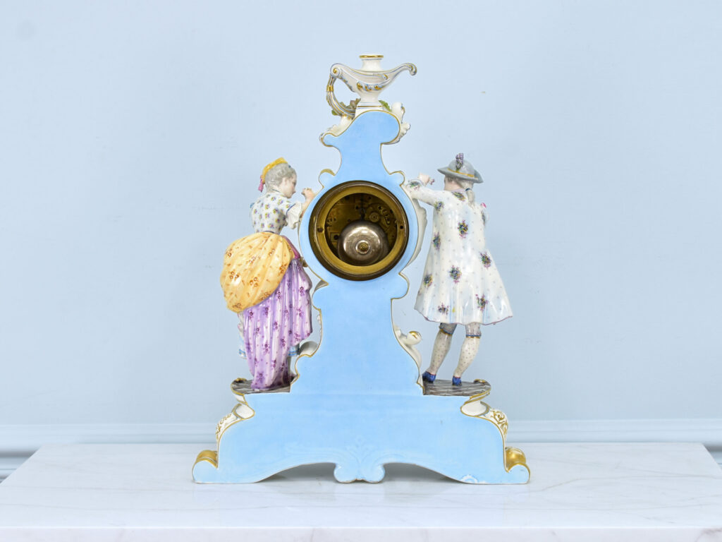 Антикварний камінний годинник в стилі Meissen