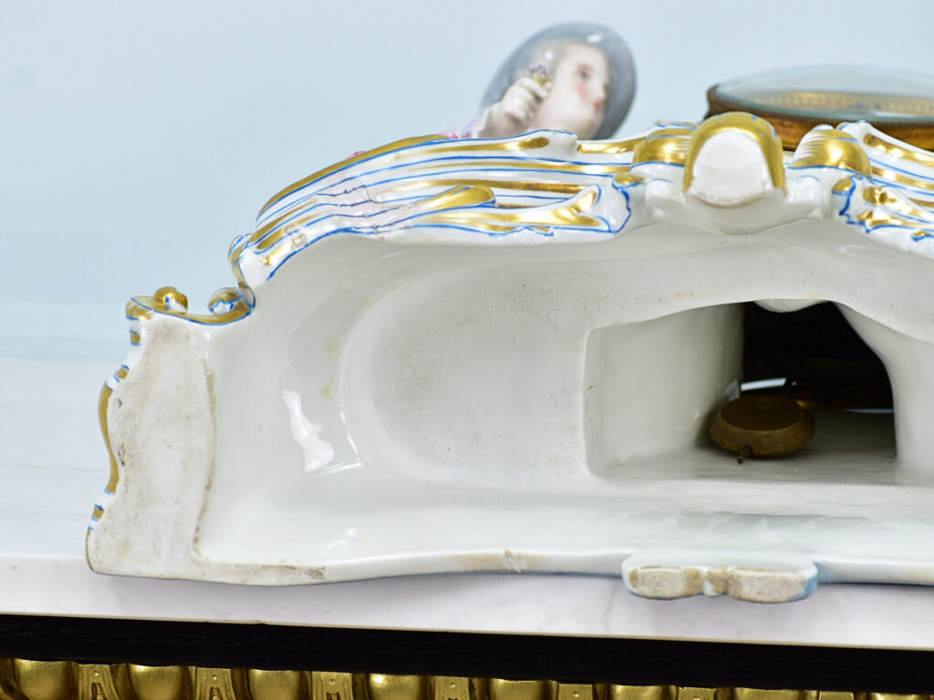 Антикварний камінний годинник в стилі Meissen