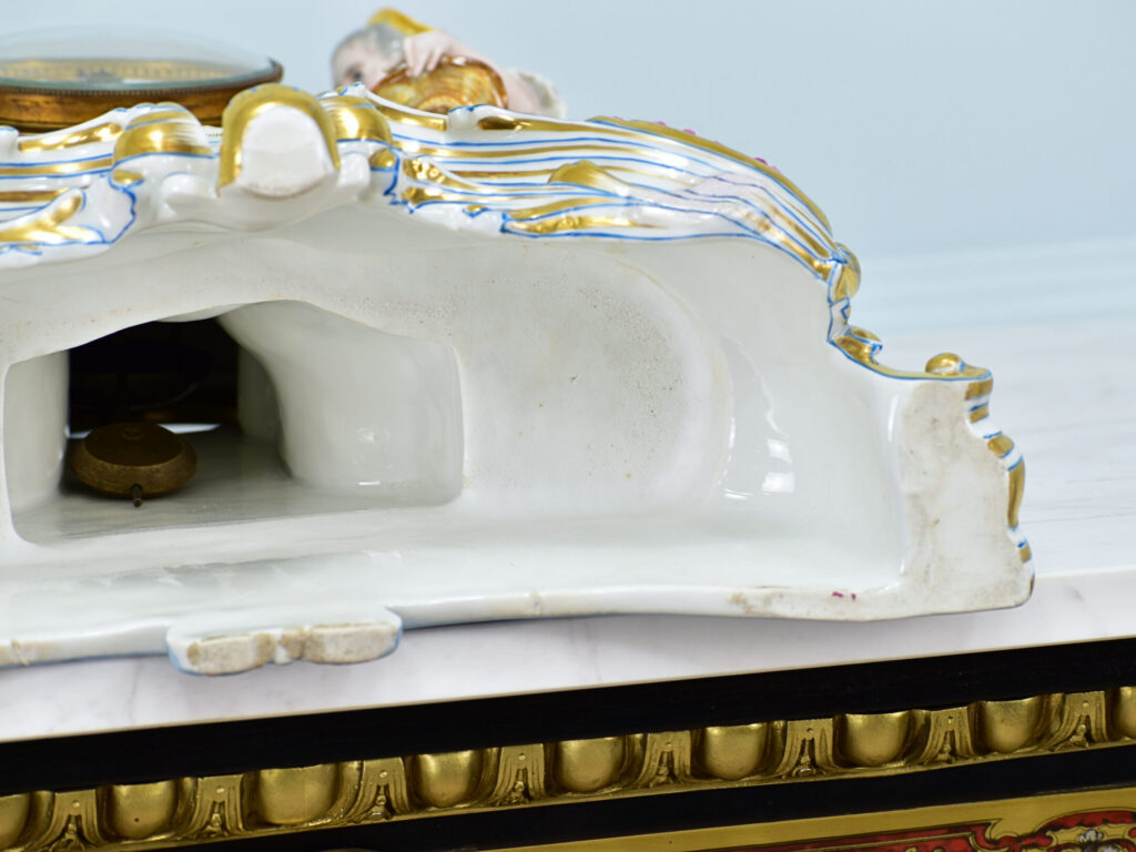 Антикварний камінний годинник в стилі Meissen