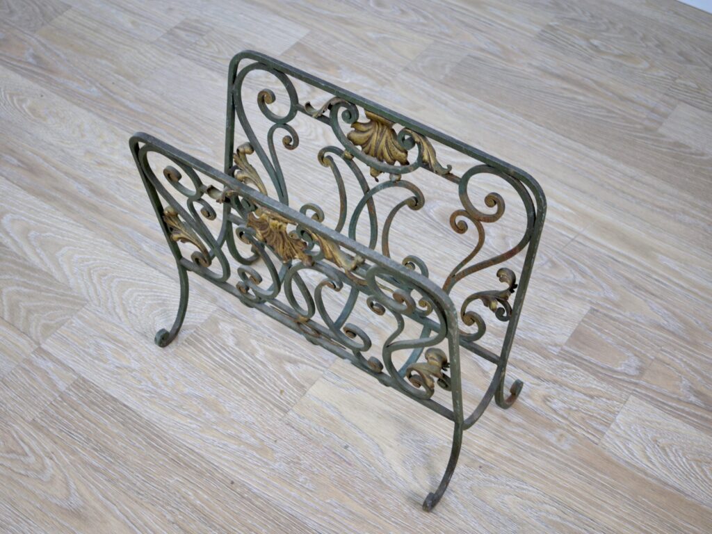 IMG_0602 Вінтажна газетниця