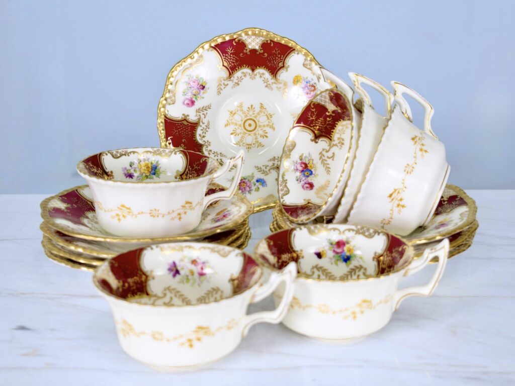 Антикварний набір чашок з блюдцями Coalport