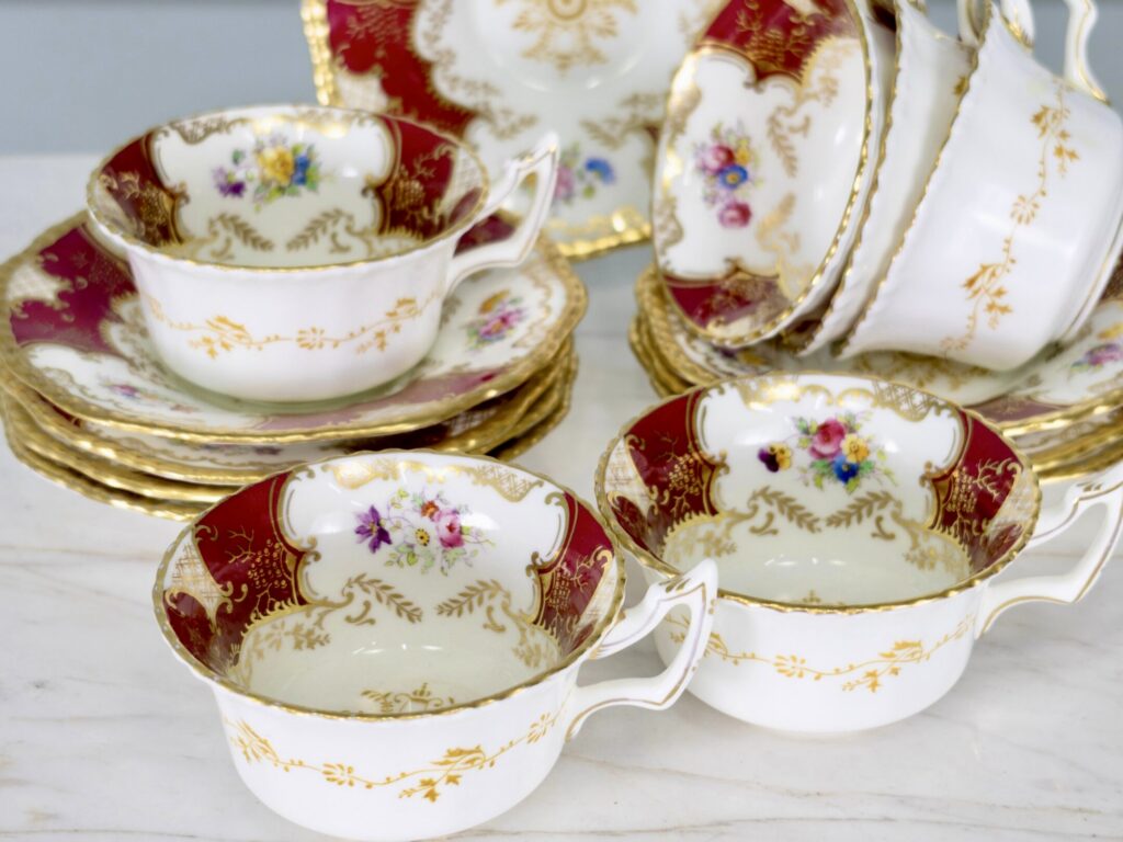 Антикварний набір чашок з блюдцями Coalport