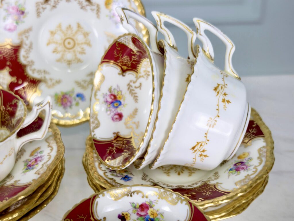 Антикварний набір чашок з блюдцями Coalport