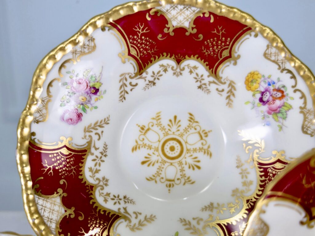 Антикварний набір чашок з блюдцями Coalport
