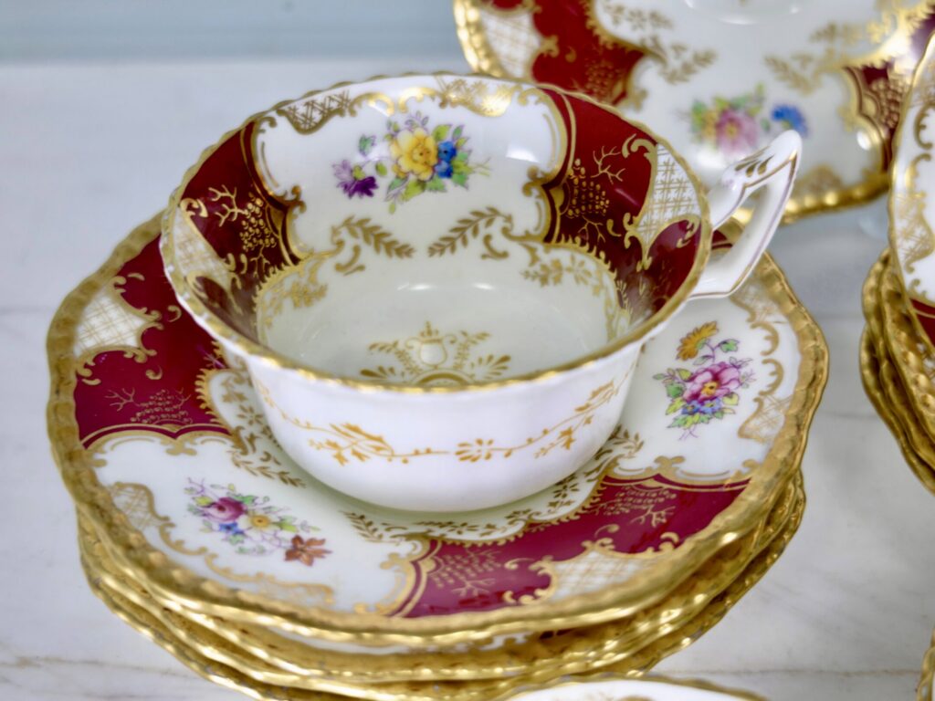 Антикварний набір чашок з блюдцями Coalport