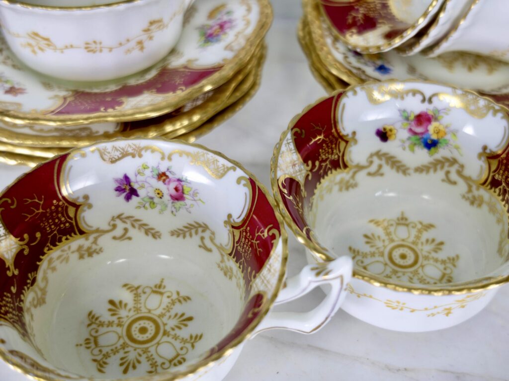 Антикварний набір чашок з блюдцями Coalport