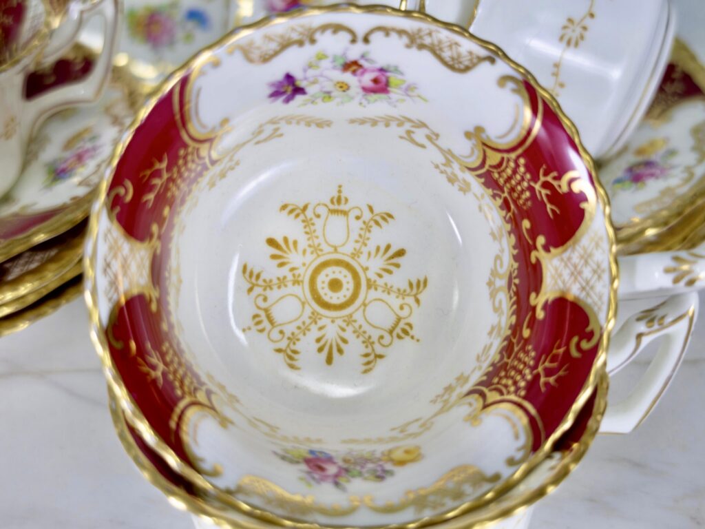 Антикварний набір чашок з блюдцями Coalport