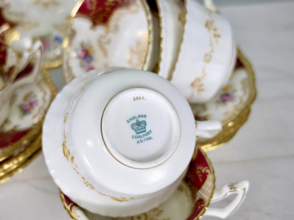 Антикварний набір чашок з блюдцями Coalport