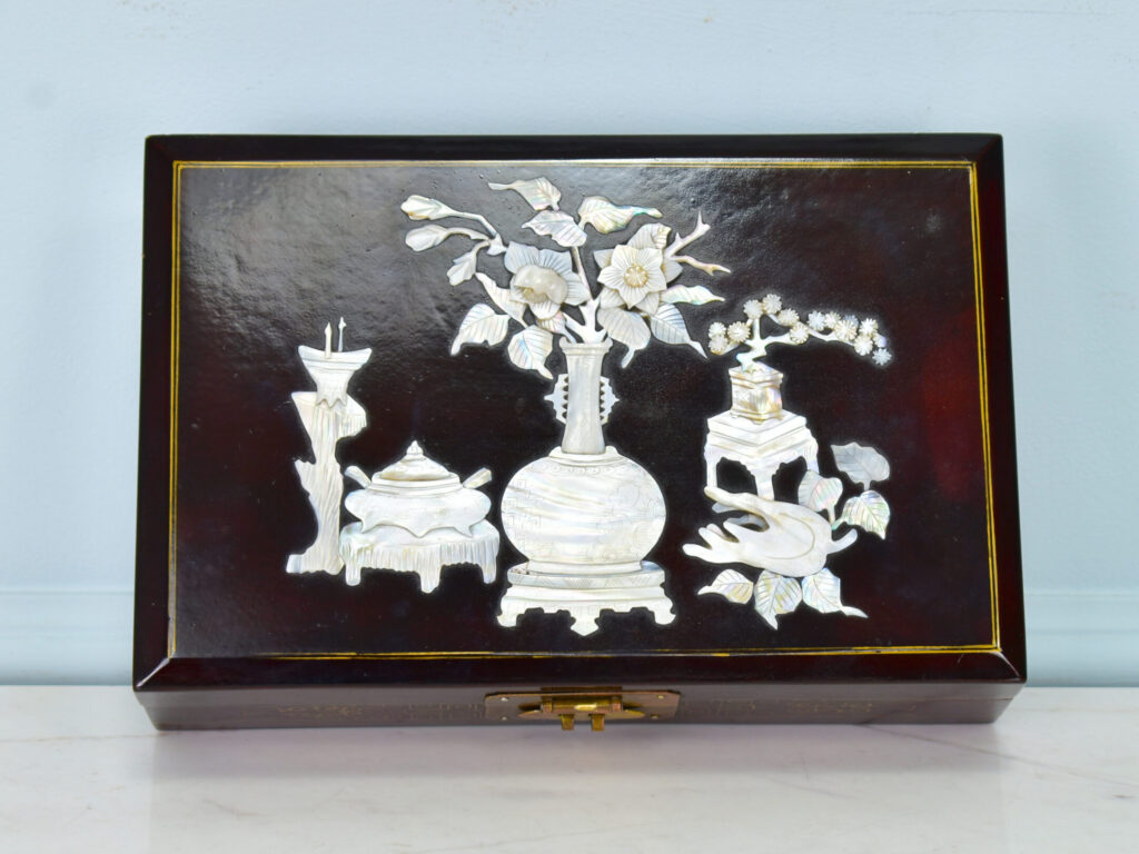 Вінтажна шкатулка в східному стилі