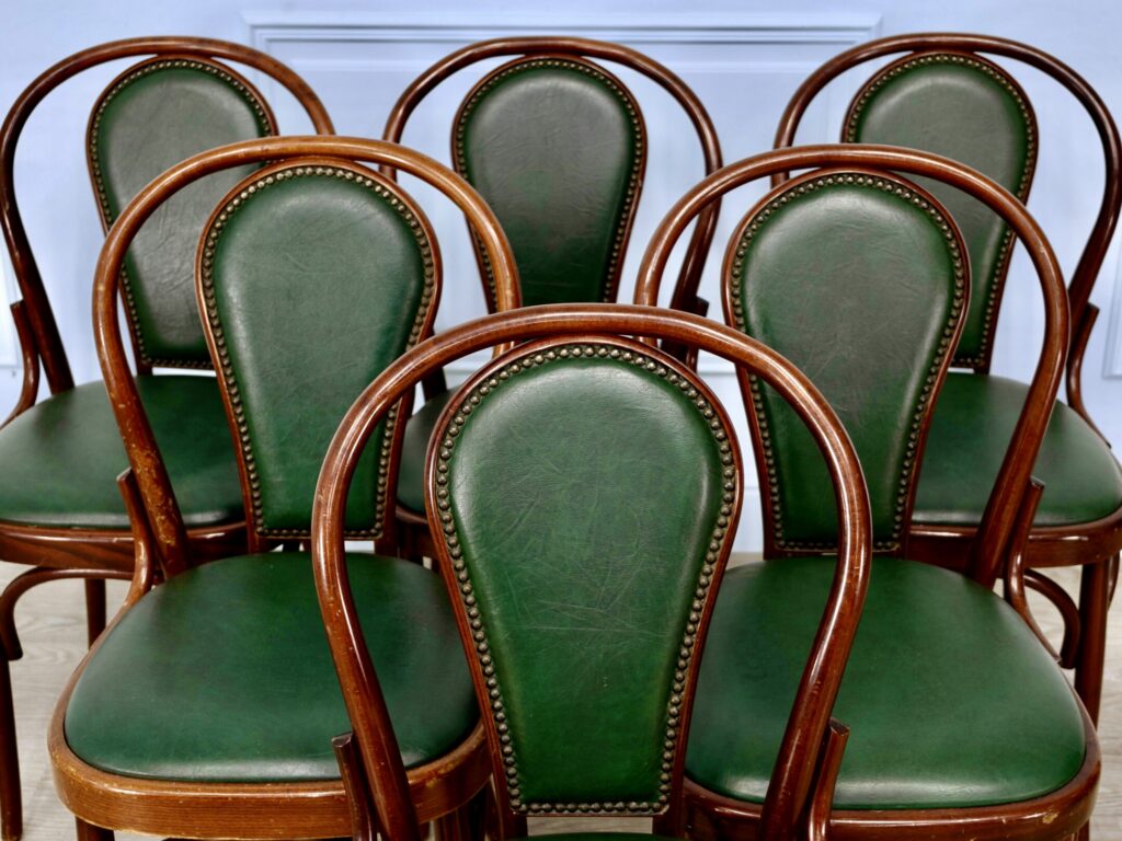 Антикварні стільці в стилі Thonet