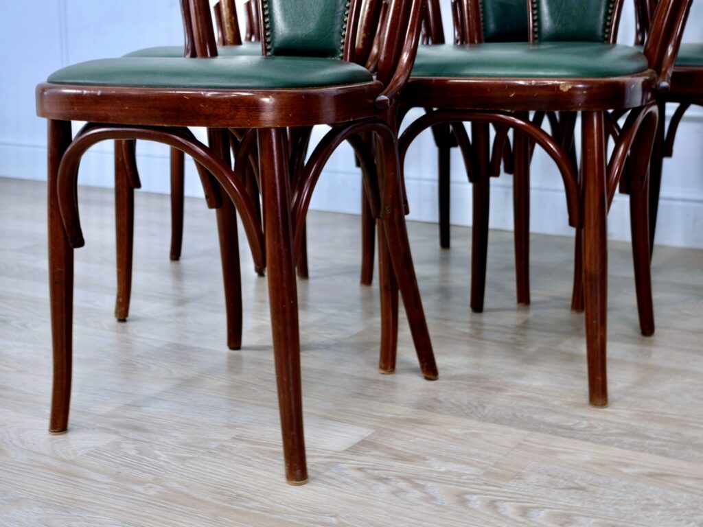 Антикварні стільці в стилі Thonet